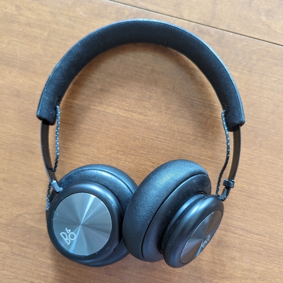 Bang & Olufsen Beoplay H4 - Picture 2 of 2